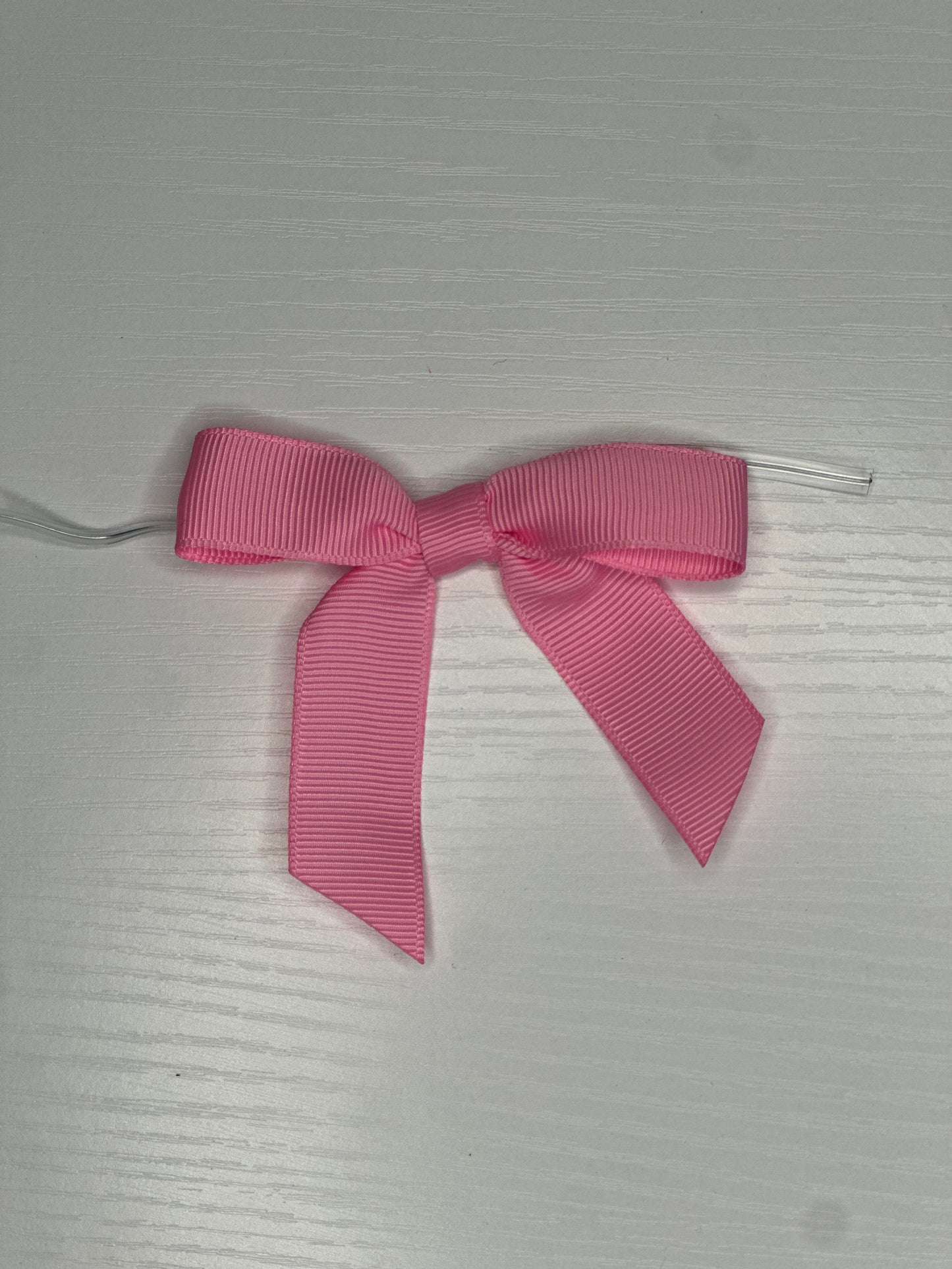 Bow with twist tie
